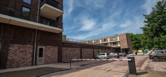 Thumbnail van Supermarkt en appartementen